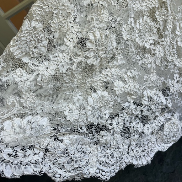 Never Worn Monique Lhuillier Wedding Gown - Picture 8 of 14